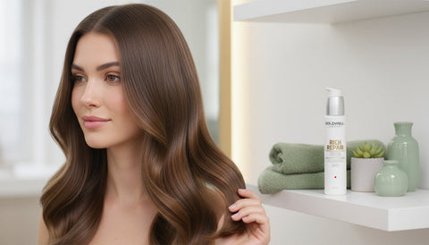 KI-generiert: Frau mit Goldwell Produkt