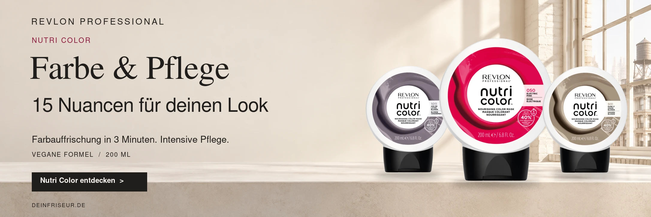 Revlon Nutri Color: Farbe & Pflege – 15 Nuancen für deinen Look. Neue 200-ml-Farbmasken vor hellem Soho-Hintergrund.
